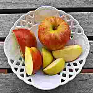 Apple-Best fruits for diabetes